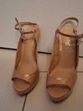 Thalia Sodi Tan Patent Peep-Toe Platform Sandals